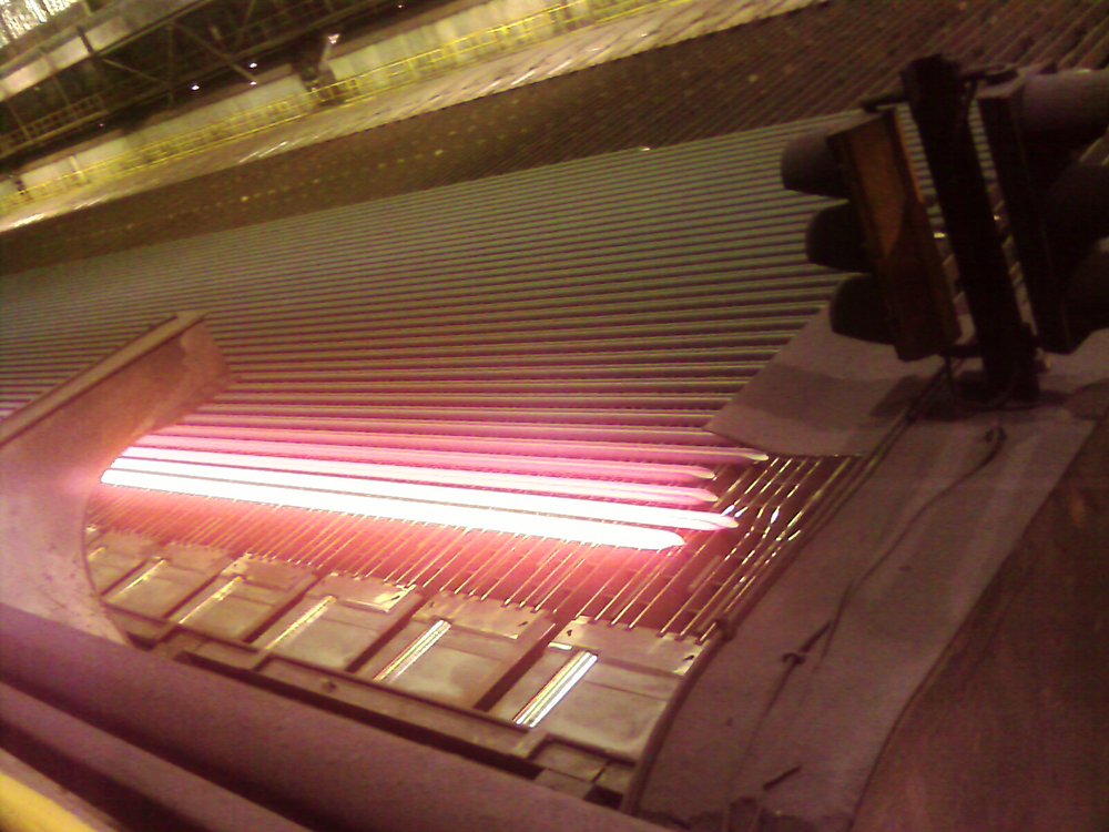激光位移传感器用于测量高温红热钢材轮廓尺寸